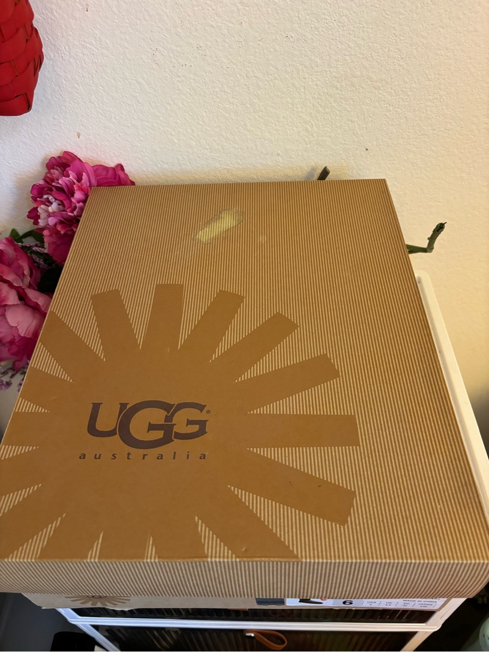 UGG Classic Short Leopard Print, Womens Size 6, Like New, In Original Box - Picture 11 of 11